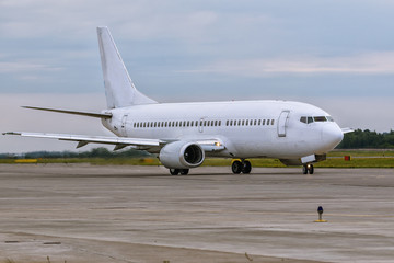 Fototapeta na wymiar Boeing 737 Aviolet