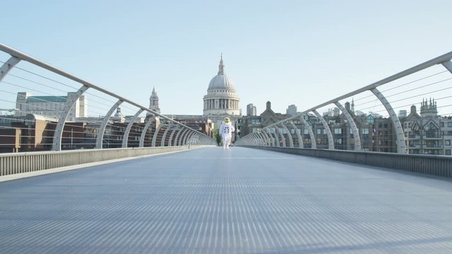  Astronaut returned to earth, exploring city of London