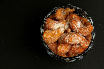  cashews are one of the lowest-fiber nuts, they are packed with vitamins, minerals and antioxidants