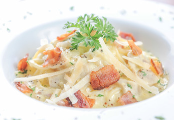 spaghetti with bacon or spaghetti carbonara