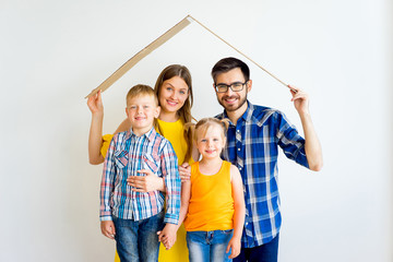 Obraz premium Family moving into new house