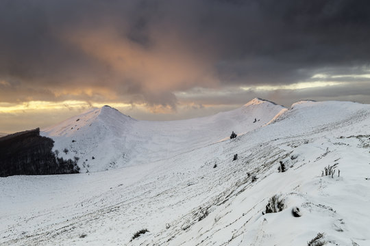 Red sky over the moutains