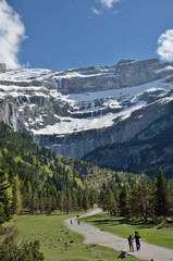 Hikers in the trail to the cirque of Gavarnie