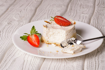 Homemade vanilla cheesecake with fresh strawberries