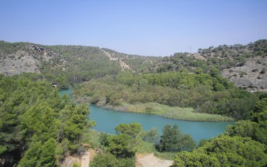 Obraz na płótnie Canvas Aussicht auf einen See in El Chorro