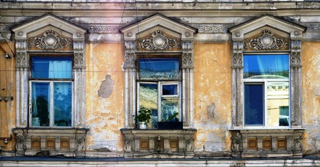 Архитектурное решение оформления окон в кирпичных...