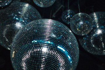 Gruppe von Diskokugeln