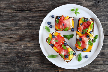 sandwiches with cheese, berries, peach, prosciutto