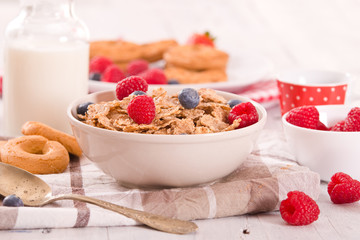 Breakfast with wholegrain cereals. 