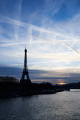 Fototapeta na wymiar Airplane jetstreams above Paris