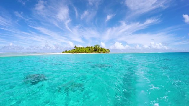 paysage de plage paradisiaque &agrave; tahiti, polyn&eacute;sie