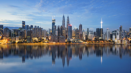 Fototapeta premium Panoramę Kuala Lumpur nocą
