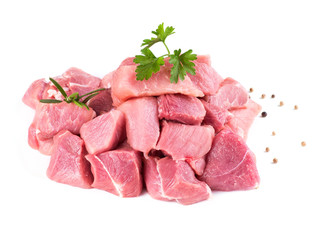 émincé de porc cru sur fond blanc