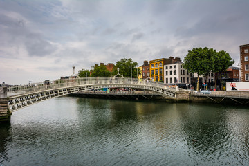 Fototapeta na wymiar Penny Bridge Dublin