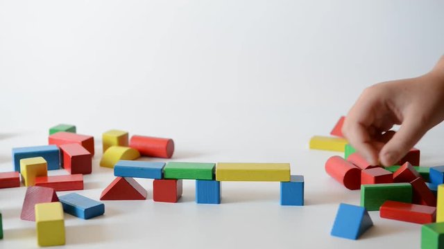bunte Bausteine Br&uuml;ckenbau