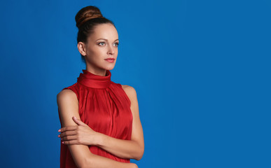 Obraz premium woman in red over blue background