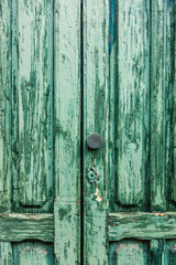 Fototapeta na wymiar old ruined green wooden door 