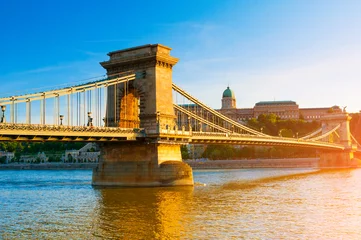 Fototapete Rund Chain Bridge and Buda Castle Royal Palace at sunset in Budapest, Hungary © unclepodger