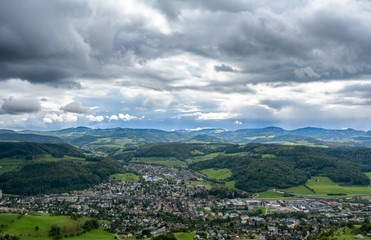 Aussicht vom Berg in das Tal - Grusskarte Landschaft