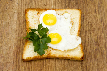Sandwich with fried quail eggs