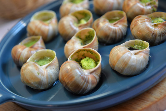 grape snails baked with butter and spices