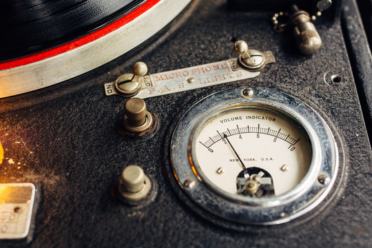 Old volume indicator on a record cutting machine