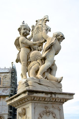 Fototapeta na wymiar duomo and sculpture in Pisa
