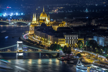 Fototapeta na wymiar vue sur le Danube BUDAPEST