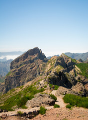 Grosse Felsen auf einem Berg in Madeira