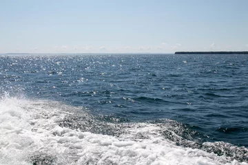 Deurstickers Wake of a boat on Lake Superior © karagrubis