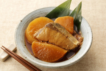 ぶり大根　Simmered yellowtail with radish