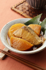 ぶり大根　Simmered yellowtail with radish