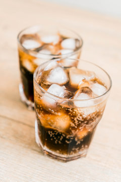 glass of cola with ice