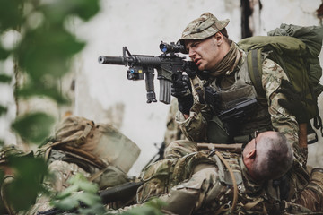 Fototapeta premium Army soldier during the military operation in the city. war, army, technology and people concept.