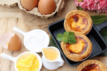 Egg tart is delicious and egg in box