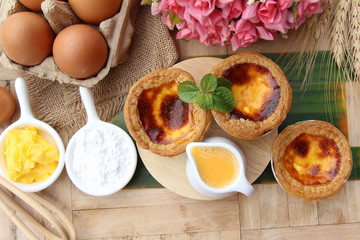 Egg tart is delicious and egg in box