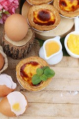 Egg tart is delicious and egg in box