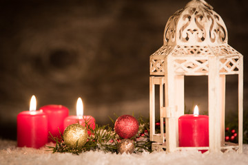 kerze zum dritten advent in der laterne