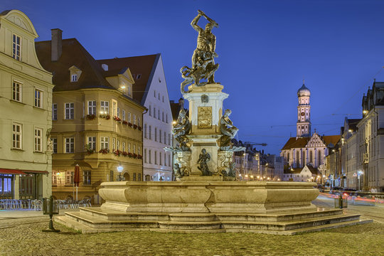 Augsburg Herkulesbrunnen beleuchtet