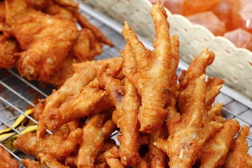 Fried chicken is delicious in the market