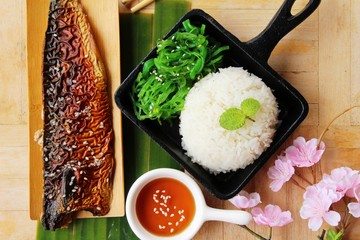 Fototapeta na wymiar Saba fish rice with sauce and seaweed