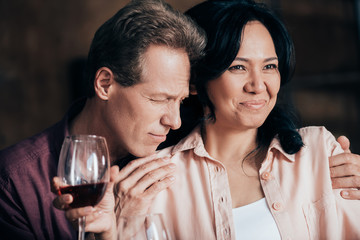 couple drinking wine