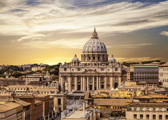 View from above of the Vatican and St. Peter's Cathedral at sunset - obrazy, fototapety, plakaty