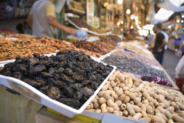 Selling dried fruits