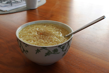bol de soupe aux vermicelles