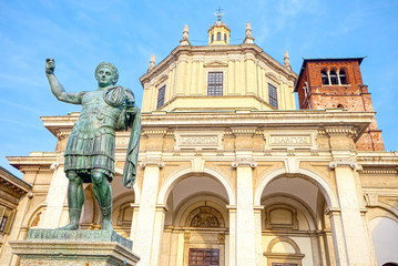 Naklejka premium Piazza of the Basilica of San Lorenzo Maggiore, Milan
