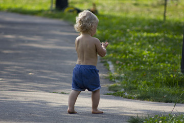 a little boy goes barefoot in the Park