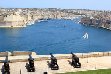 Malta: Blick von den Upper Barrakka Gardens auf das Fort St. Angelo (Valletta)