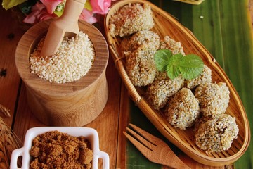 Sesame desserts and sesame seeds is delicious