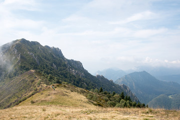 Fototapeta na wymiar Auf dem Höhenzug zwischen Monte Grona und San Amate in ca. 1600m Höhe